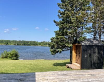 Nurse’s Retreat: 7 Min to Alberton Hospital, 3BR, Hot Tub, Sauna Cozy, Snow Removal, Dogs welcome