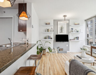 Downtown Vancouver 1 Bedroom 1 Den included free Parking, Sauna, Pool, Gym,