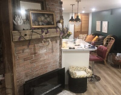 Beautiful Basement Suite 2 Blocks from Hospital