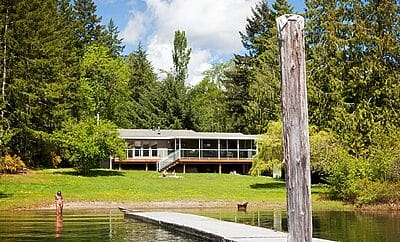 4BR -2BA Beachfront Port Alberni on Sproat Lake