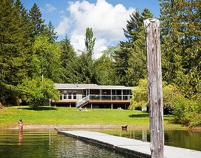 4BR -2BA Beachfront Port Alberni on Sproat Lake