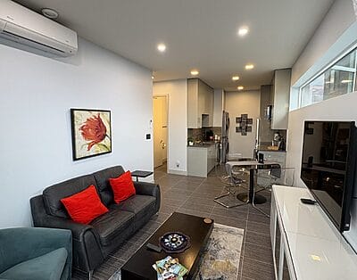 Modern lake view furnished 2Bd/1Bath
