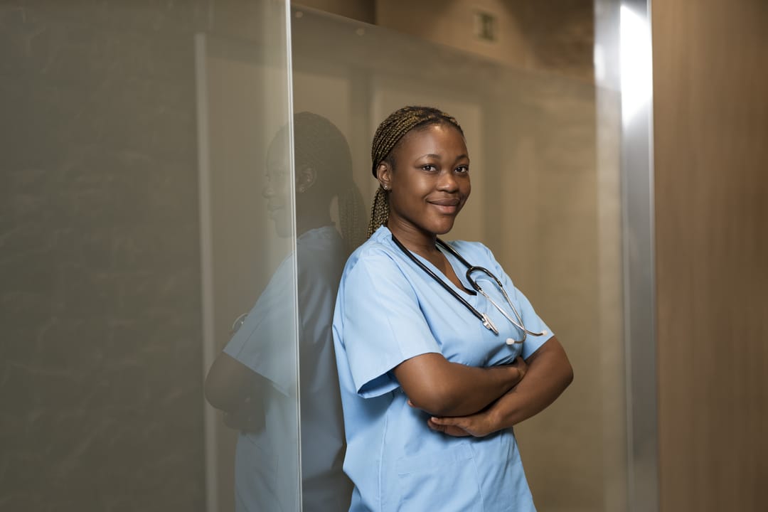 How Travel Nurses Can Avoid Scams When Renting Apartments 2 Travel Nurses Can Avoid Scams - nurse in nose mask