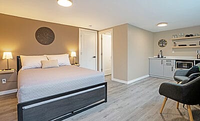 Luxury suite minutes walk from Hospital