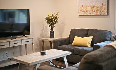 Quiet 2 Bdrm Private Guest Suite in Black Mountain