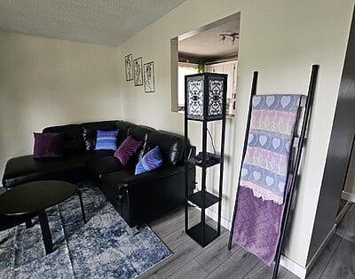 Cozy 3-Bed Upper Suite – Fully Equipped & Great Location