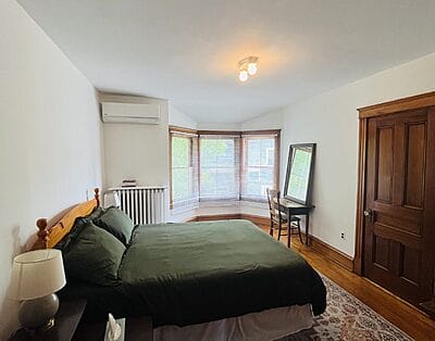 Charming Downtown Apartment