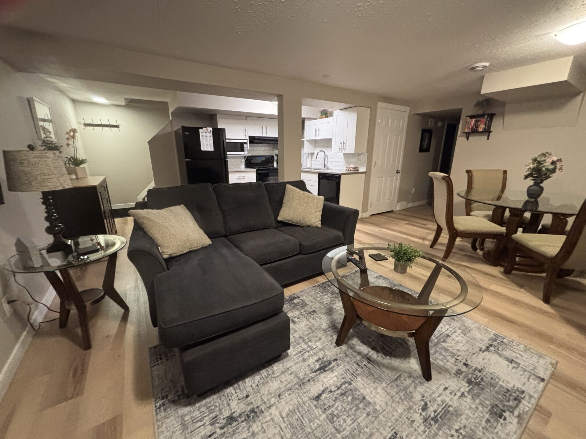 Cozy 2 bedroom 2 bathroom basement suite with ensuite - Travel Nurse Houses