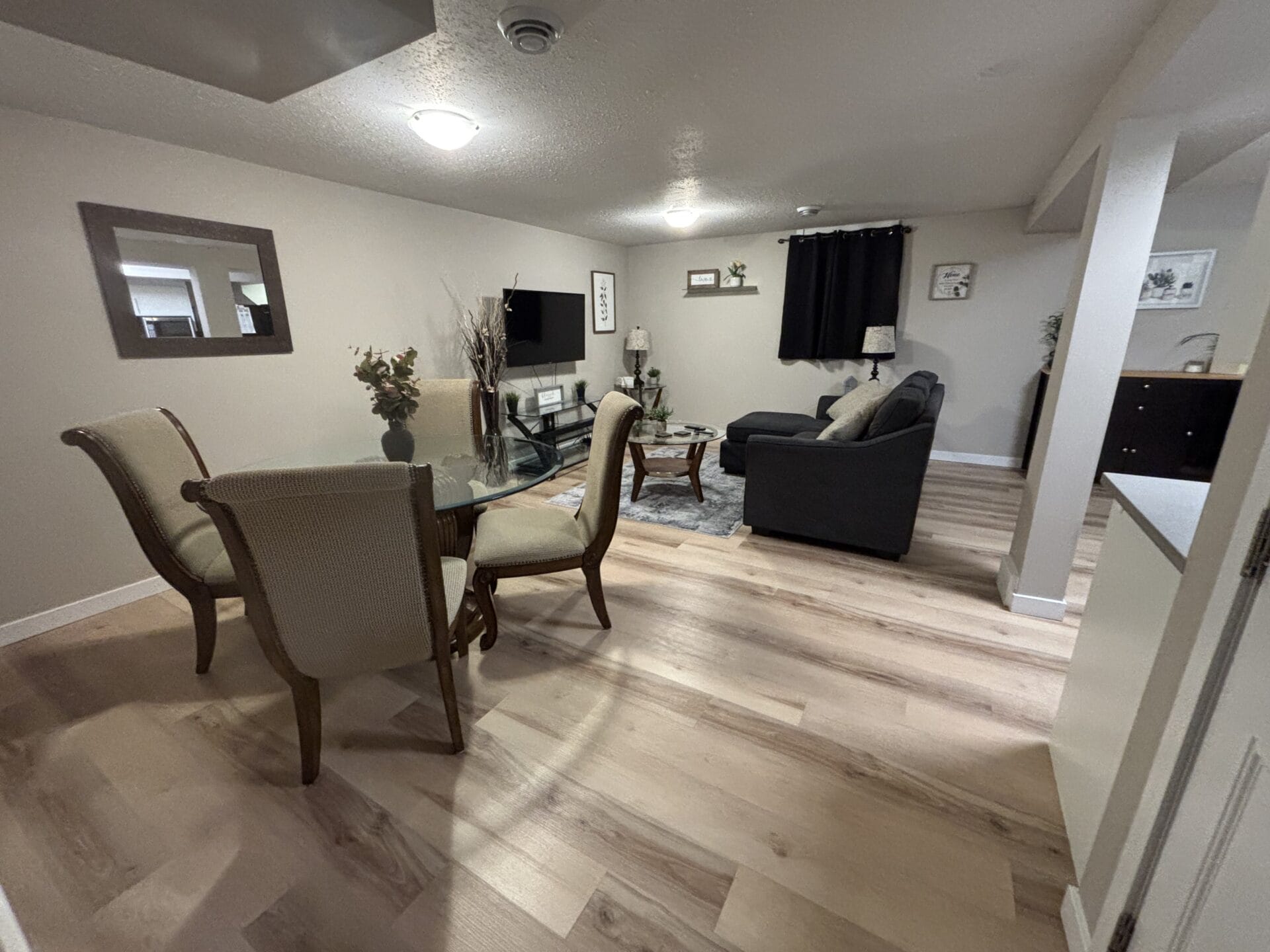 Cozy 2 bedroom 2 bathroom basement suite with ensuite - Travel Nurse Houses
