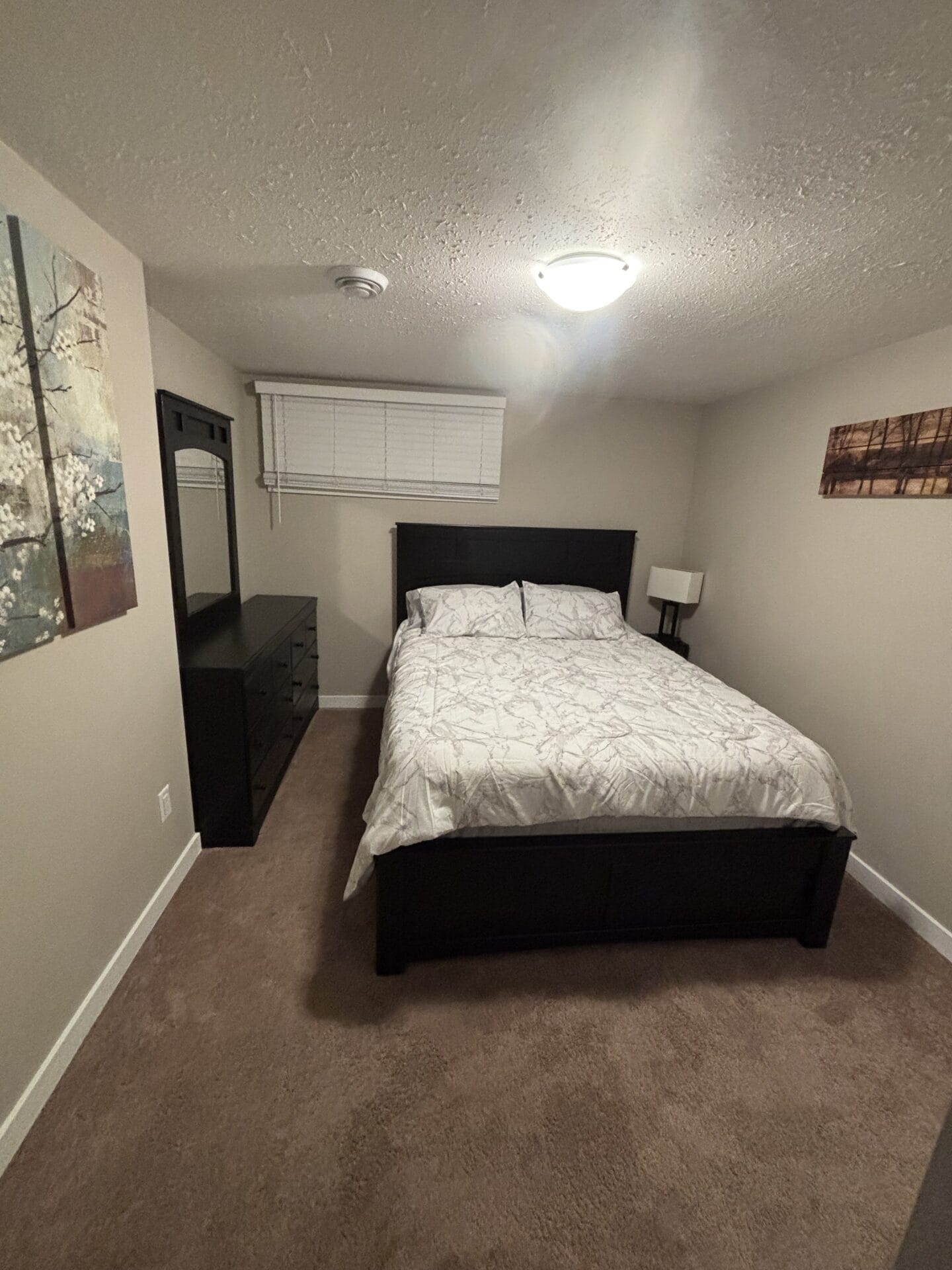 Cozy 2 bedroom 2 bathroom basement suite with ensuite - Travel Nurse Houses