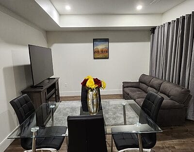 Lakeview Breaktrail Stays is a cozy 5-star one-bedroom with a separate living room, fully equipped kitchen in a basement apartment with a private entrance and one free parking spot.