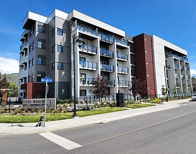 Attractive Newer Studio Condo in Vernon