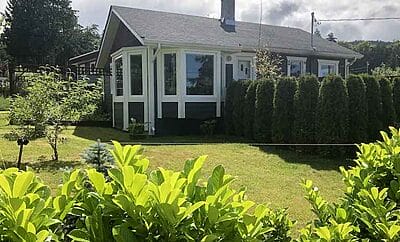 Cozy 1 Bedroom Cottage in Ladysmith (Saltair), BC