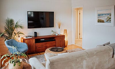 Pet Freindly Beautiful Home – 2 Min Drive or 8 Min Walk to the Hospital