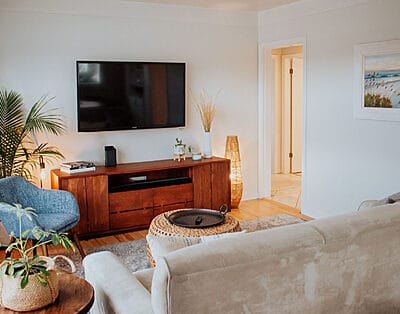 Pet Freindly Beautiful Home – 2 Min Drive or 8 Min Walk to the Hospital