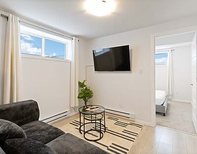 Chic 2BR Kensington Suite