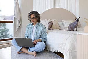 Travel Nurse Apartment Rental in Kelowna 1 Nurse apartment with nurse in it