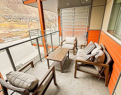Fully furnished unit perfect for travel nurse/healthcare professional