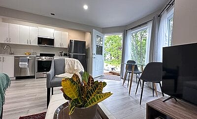 Bright Private Suite | Quiet Bedford | 25 min to QEII & IWK | Parking + In-Suite Laundry