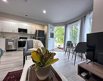 Bright Private Suite | Quiet Bedford | 25 min to QEII & IWK | Parking + In-Suite Laundry