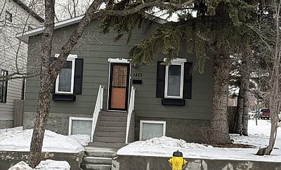 Main floor furnished close to hospitals