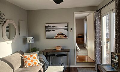 Cozy 1 bedroom, steps to downtown, harbour view