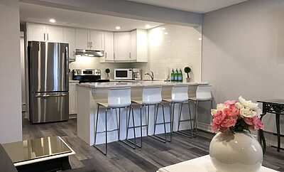 Niagara Luxury – Warm, Cozy and Clean Suite Stay – 2 Bedroom/1 Bath