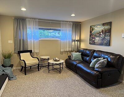 Freshly Renovated, Fully Furnished 2-Bedroom Suite in Saanich – Move-In Ready
