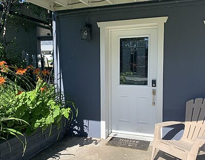 Bright one bedroom suite