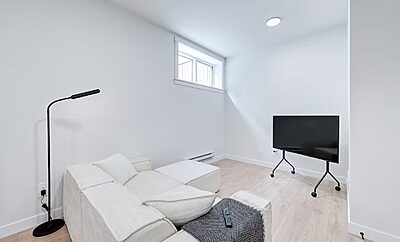 Modern 1 Bedroom Walking Distance to Hospitals