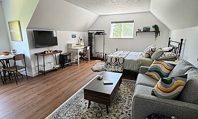 Bright, Fully-furnished and Newly Rennovated Studio Suite in Central Saanich