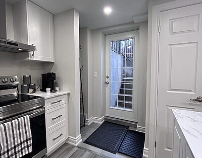 Clean and quiet 2 bedroom apartment