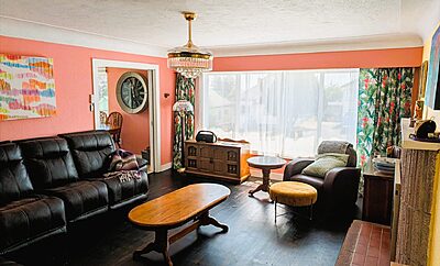 SHARE THE MAIN FLOOR OF CHARMING MCM IN LADYSMITH