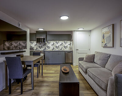 Private 1BR | Full Kit + Laundry | Patio & Parking