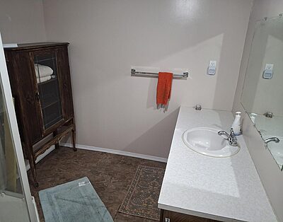 Monthly Furnished Housing for Travel Nurses in Canada 21 South – Quiet Furnished Private Room | Cereal, AB | Professional Monthly Stay
