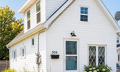 Coastal Comfort – 9 Minutes from Prince County Hospital