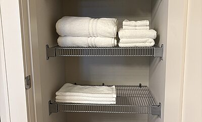 Private 2-Bedroom Upper Mission Legal Suite with Hot Tub