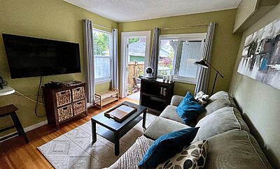 James Bay Cozy Sanctuary Walkable Private Suite